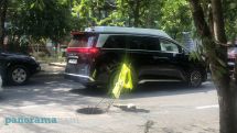 В центре Еревана водителей о дорожной яме предупредили подручными средствами
