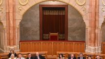 Hungary's parliament votes to oust president