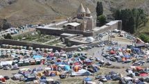 Ավելի քան 3000 հայ մասնակցել է Իրանում Սուրբ Թադեի վանքի ամենամյա ուխտագնացությանը