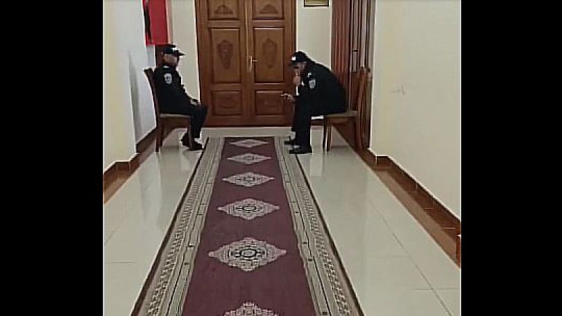Кабинет мэра Гюмри охраняют полицейские