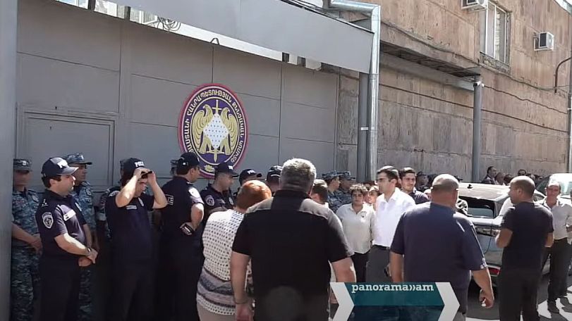 LIVE: Crowd gathers outside Yerevan's Investigative Department in support of opposition activists