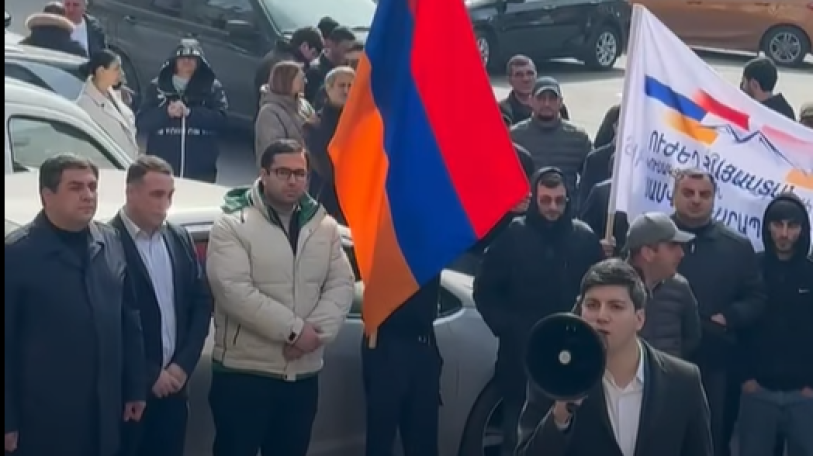 Հունիսի 7-ից արդարադատությունը չի աշխատելու ոչ մի զանգով. Սամվել Կարապետյանի աջակիցների ակցիան ՔԿ դիմաց