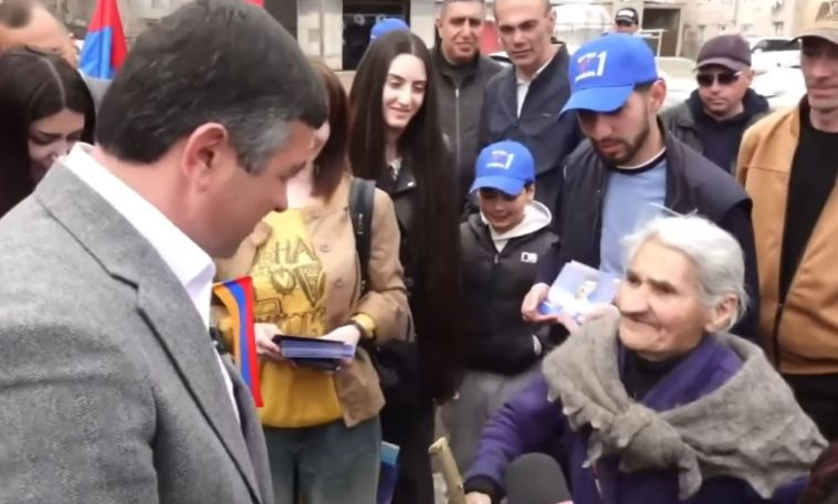 Քո համար ղայդով թաղում կկազմակերպեմ. Գյումրու քաղաքապետի ՔՊ թեկնածուն՝ տարեց կնոջը
