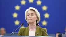 Урсулу фон дер Ляйен обвиняют в тайных переписках с Макроном