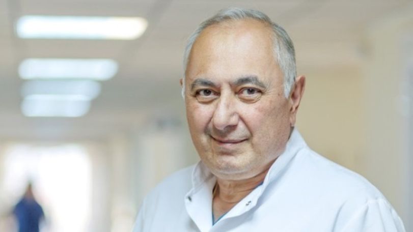 Իրավապահները խուզարկում են «Իզմիրլյան» ԲԿ-ի տնօրեն Արմեն Չարչյանի աշխատասենյակը. փաստաբան