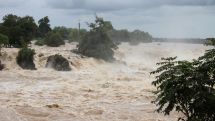 Сильнейшее за 300 лет наводнение на юге Таиланда: город Хат Яй в воде на три метра