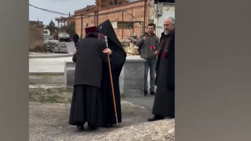 Трогательная встреча архиепископа Микаела Аджапахяна и Католикоса всех армян Гарегина II