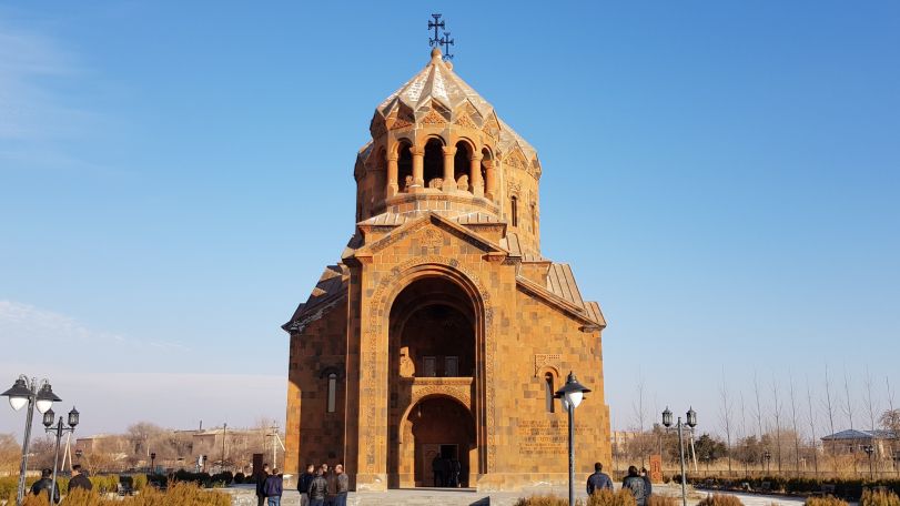 Դատարանի ցանկացած որոշում, որը փորձում է տնօրինել Եկեղեցու գույքն ու միջոցները, ուղղակի սպառնալիք է Եկեղեցու սեփականության իրավունքին