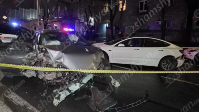 Խոշոր վթար Բաղրամյան 26-ում. Բախվել են 2 «Tesla»-ն, «Zeekr»-ն ու «Toyota»-ն