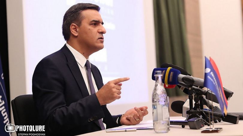 Татоян: Пашинян заявил в ЕГУ, что поручил собрать информацию о личной жизни Католикоса