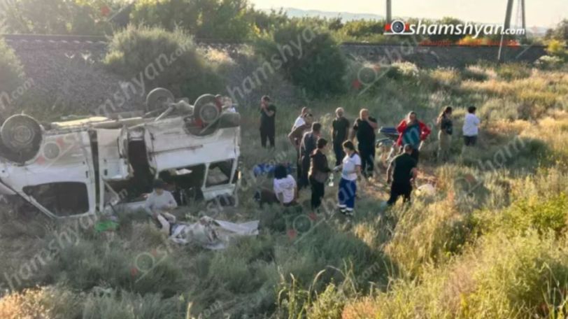 Minibus crash leaves 1 dead, 11 injured in Armenia