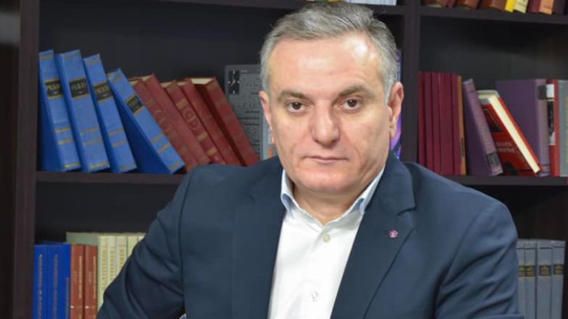 Նահանջ երգով կամ ինչպես համազգային հաղթանակները վերածել սեփական պարտության. Արտակ Զաքարյան