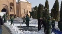 После анонса Пашиняна шествия 6 января в Ереване торопливо расчищают от снега ступени к Собору Св. Григория Просветителя