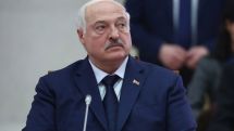 Лукашенко причесал усы во время выступления Путина