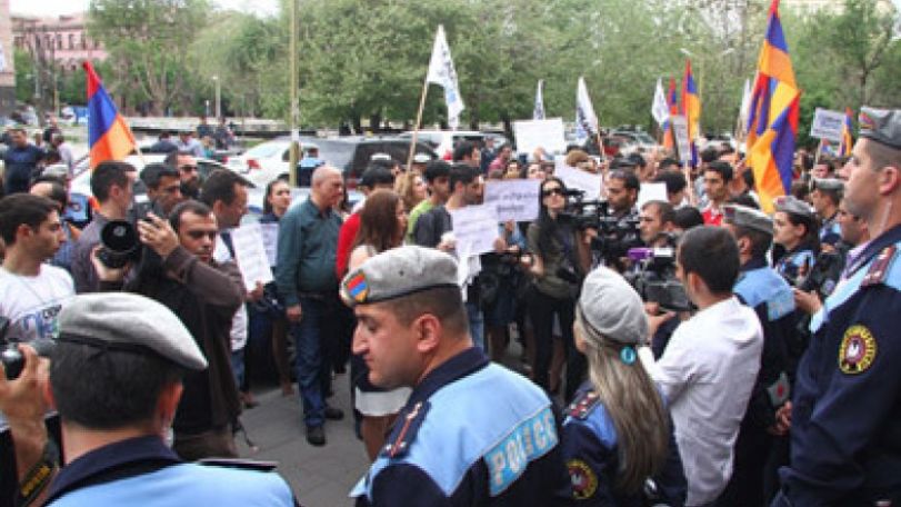 Митингующие выдвинули требования Министерству образования Армении 