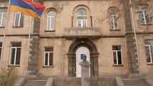 Мэр Еревана Тарон Маргарян наказал директоров двух столичных школ 