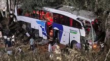 В Турции автобус опрокинулся в овраг, два человека погибли, 36 пострадали