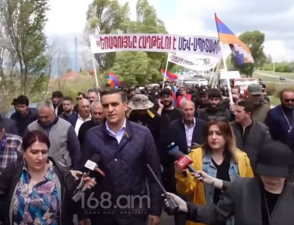 Թաթոյան. Այստեղ եմ՝ Բագրատ Սրբազանին և իրենց իրավունքների համար պայքարող մեր  ժողովրդին աջակցելու