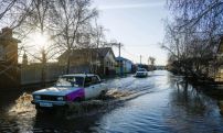 В затопленном Орске в России 300 жилых домов остались без электричества