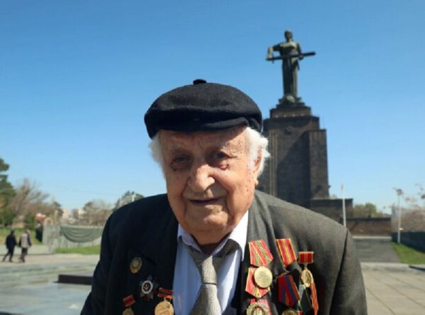 103-летний ветеран ВОВ Грант Карапетян пишет картины о родном Ереване