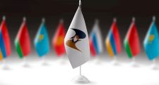 Лидеры ЕАЭС собираются в Кремле на юбилейный саммит, первым приехал Лукашенко