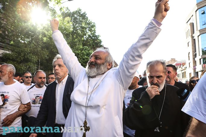Archbishop Bagrat Galstanyan rejects proposal to become PM candidate