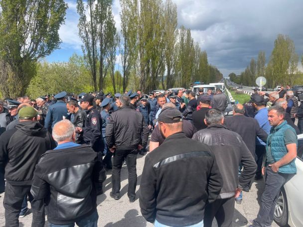 Protesters block major roads in Armenia