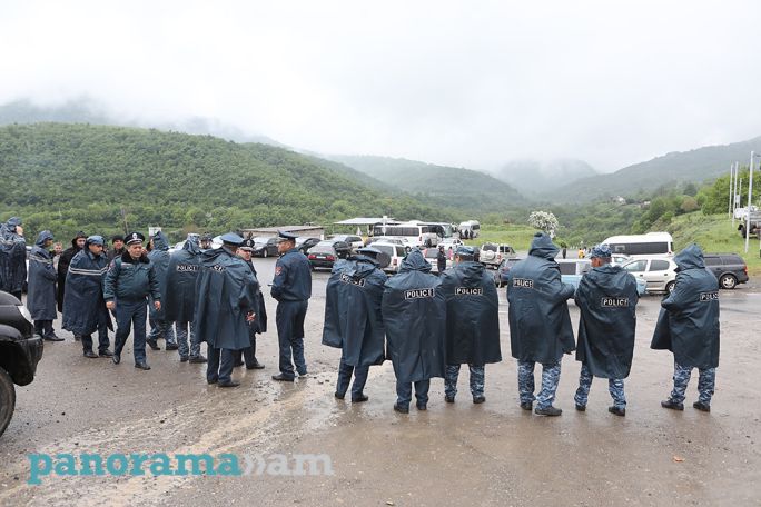 Pashinyan hails border deal with Azerbaijan