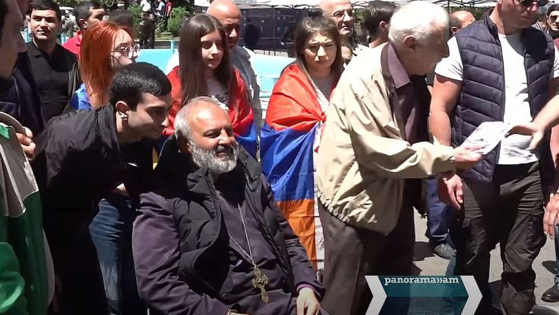 LIVE: Archbishop Bagrat delivers lecture at YSU courtyard