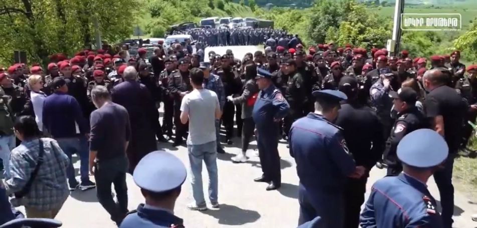 Даниелян: Скажут, мол, Алиев увидел расстройство киранцев и теперь требует и вторую половину села
