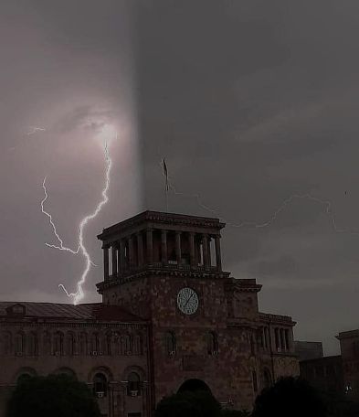 Այլևս գիժը մայիսն է. Սուրենյան
