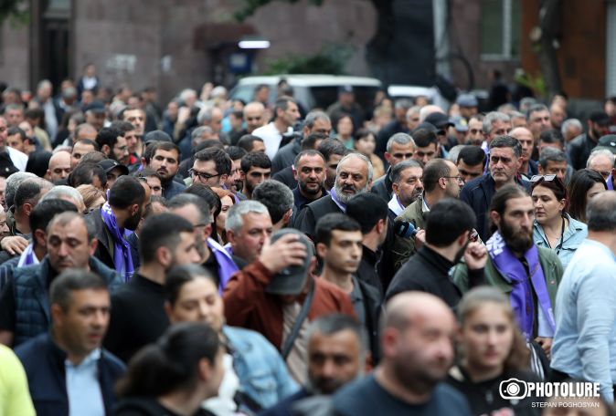 Архиепископ – собравшимся у правительственных дач: Не допускайте в наших рядах провокаций