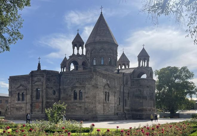 Բագրատ Սրբազանի եպիսկոպոսական կարգը պահպանվում է, դադարեցված է նրա եկեղեցական և վարչական ծառայությունը.Մայր Աթոռ