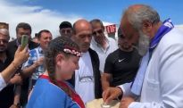 Автоколонна движения «Тавуш во имя Родины» во главе с архиепископом Багратом Галстаняном уже в Гюмри