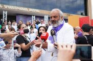 Архиепископ Баграт Галстанян: Замминистра культуры должен извиниться за отмену концерта в Гюмри, пока проявляю терпение