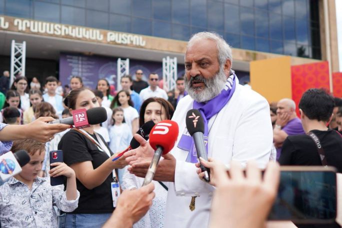 Архиепископ Баграт Галстанян: Замминистра культуры должен извиниться за отмену концерта в Гюмри, пока проявляю терпение
