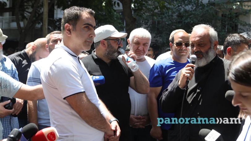 Чьи права Манасян защищает? Акция движения «Тавуш во имя Родины» у офиса ЗПЧ Армении
