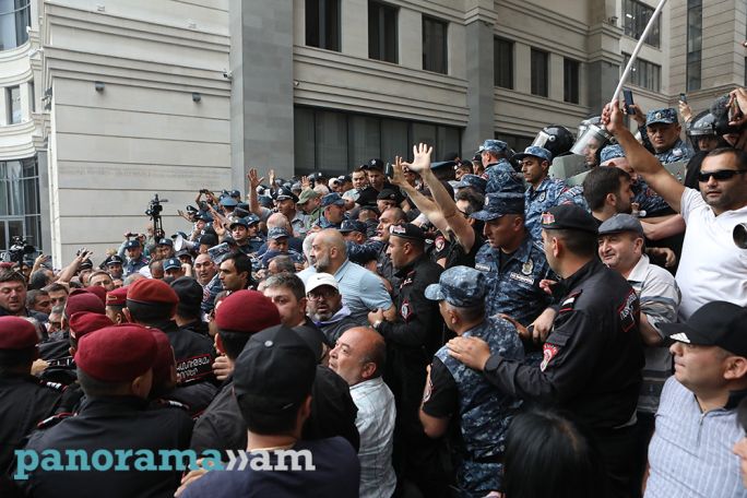 Pashinyan's regime accused of repressing protest movement activists