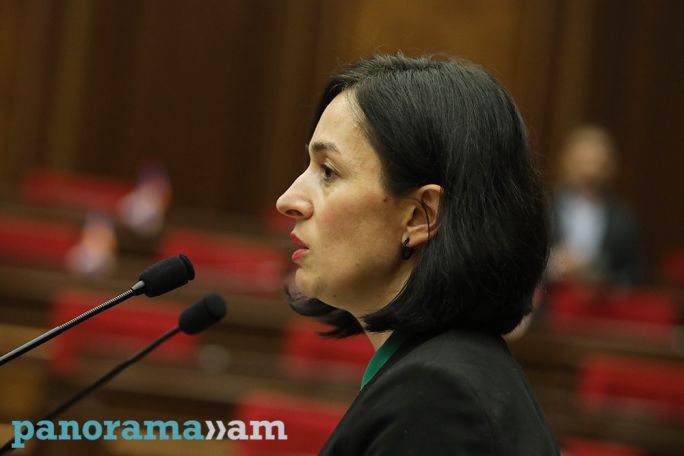 «Պատմություն» դասագրքի մասին խոսում էին մեր բոլոր հայտնի, անհայտ պատմաբանները, նրանցից ոչ մեկը գիրք չի գրել. Ժաննա Անդերասյան