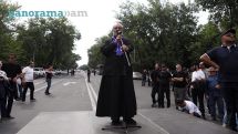 Архиепископ Баграт Галстанян: Если наше требование будет отклонено, нам придется не пропускать этих людей на работу