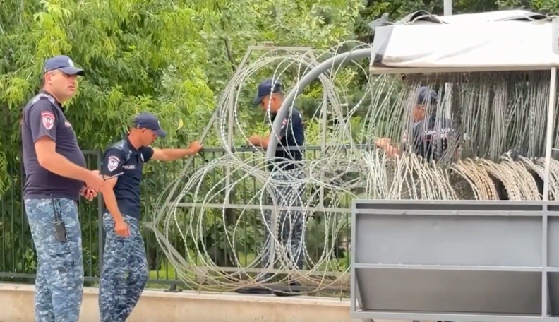 Police set up barbed wire barricades in front of Armenian parliament