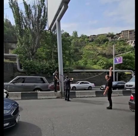 Քաղաքացիները շղթայով փակել են Մյասնիկյան պողոտան