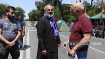 Archbishop Bagrat urges all to join protest near Armenian parliament