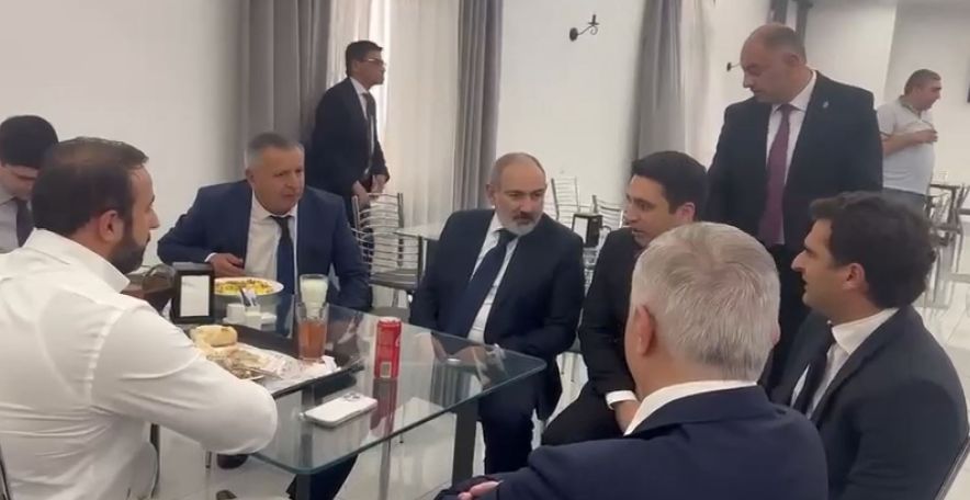 Сотрудница столовой – Пашиняну: Будучи депутатом, ели гречку, сейчас, наверное, предпочитаете черную икру