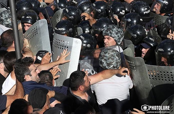 UJA decries police violence against media workers at protest in Yerevan