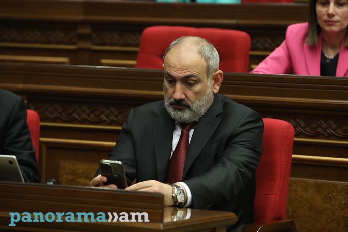 Pashinyan congratulates Rishi Sunak on public holiday
