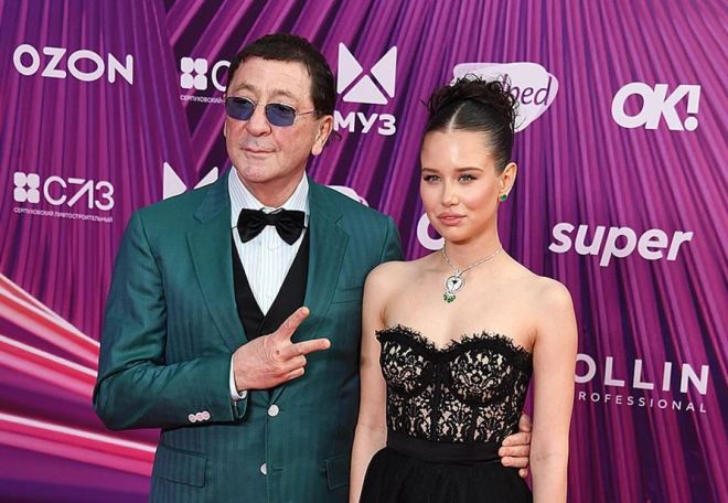 СМИ: 61-летний певец Григорий Лепс намерен сыграть свадьбу с 18-летней студенткой МГИМО
