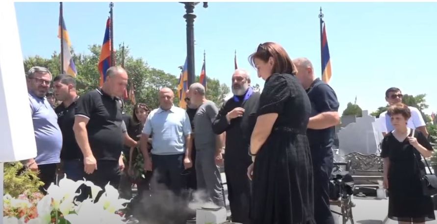 Archbishop Bagrat visits Yerablur Pantheon