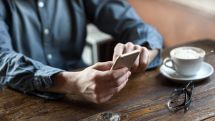 Ученые официально разрешили пить несколько чашек кофе в день офисным работникам