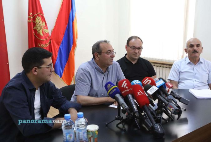 Арцвик Минасян сравнил действия властей Армении с «методами большевиков»